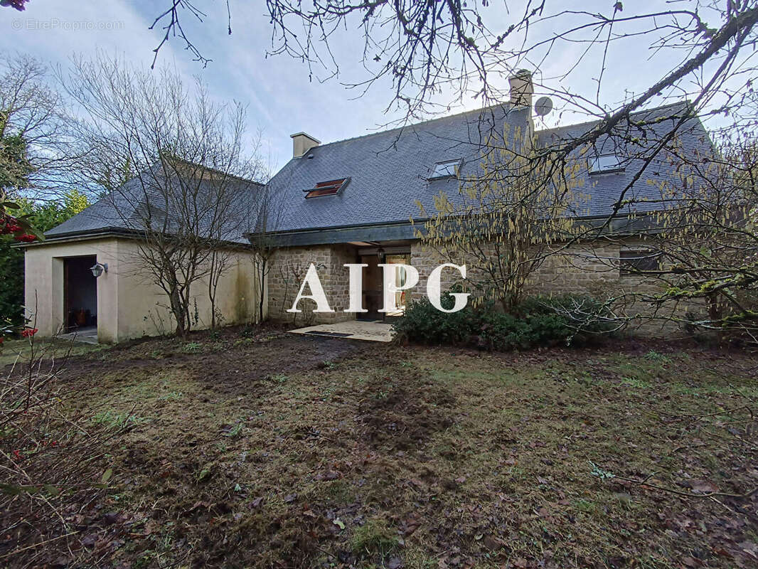 Maison à SAINT-NICOLAS-DU-PELEM