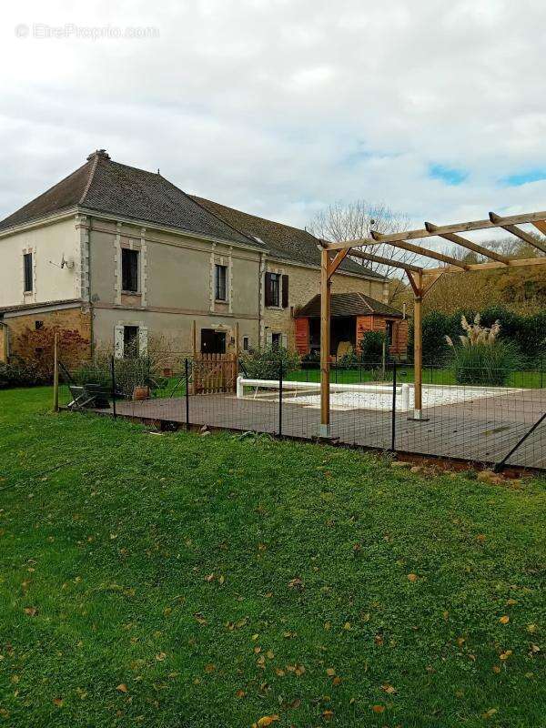 Maison à SAINT-MEDARD-D&#039;EXCIDEUIL