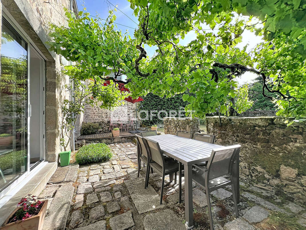 Maison à MORTAGNE-SUR-SEVRE