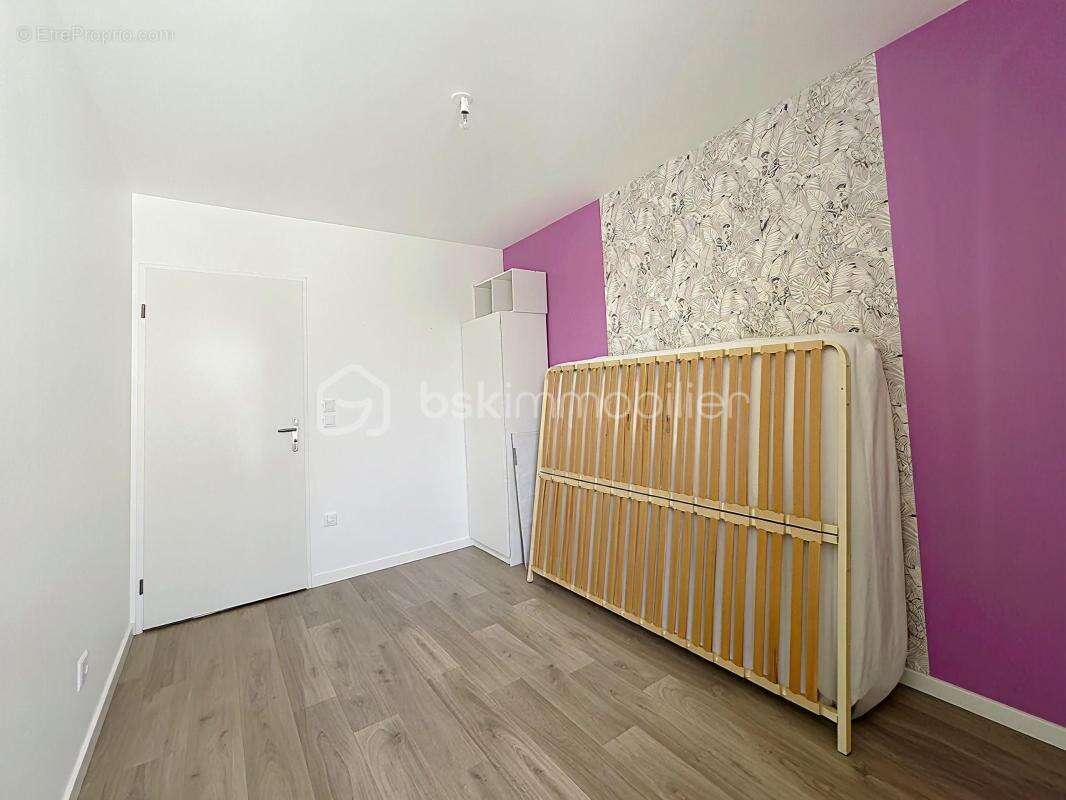 Appartement à THIVERVAL-GRIGNON