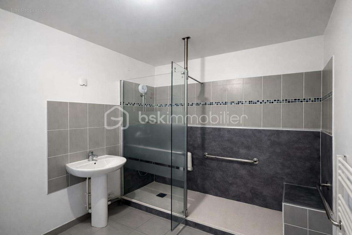 Appartement à FLEURY-MEROGIS