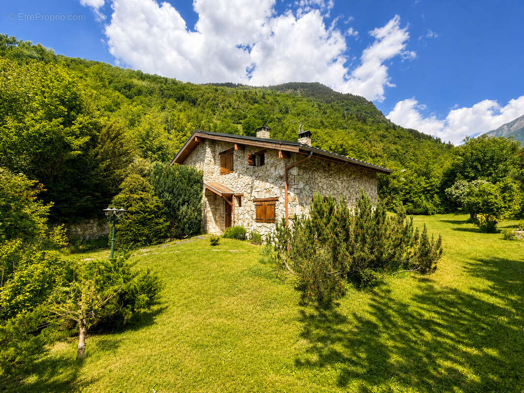 Maison 6 pièces avec terrain de 2748 m2 - photo 5