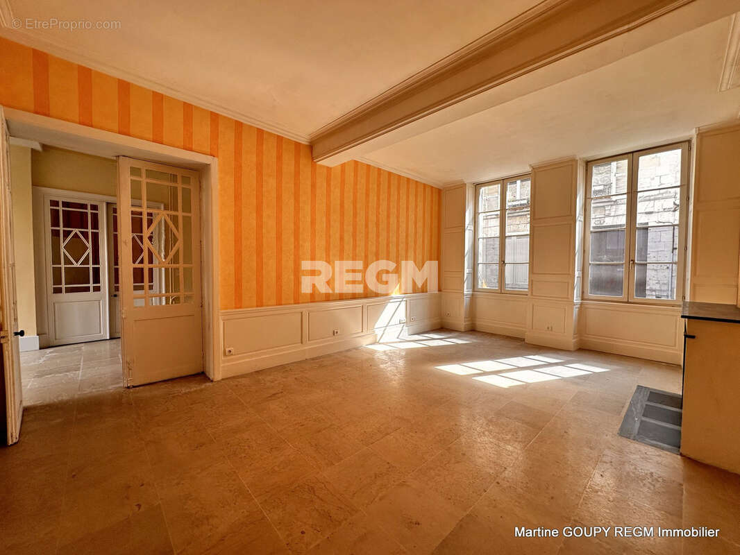 ORLEANS (45)   Centre / Cathédrale   Foncier sur 3 niveaux 360 m2 /sol - Investisseurs - photo 2
