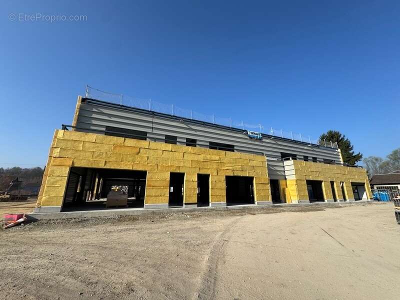 Bureau à vendre CHIGNIN (73) - 68,86M2 - 1er étage avec terrasse privative - Stationnements - photo 2