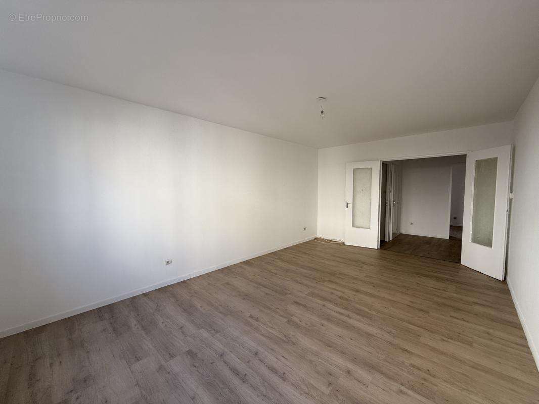 Appartement à LE CHAMBON-FEUGEROLLES