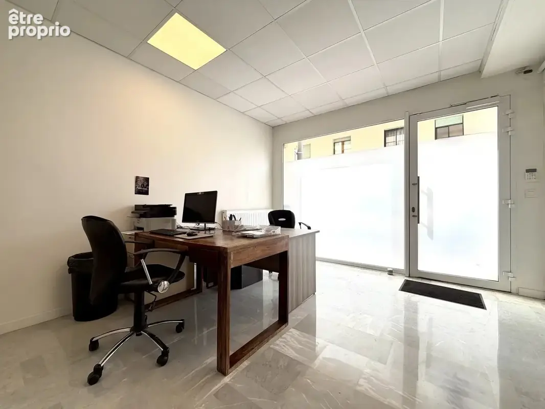 Local commercial / bureau libre - photo 5