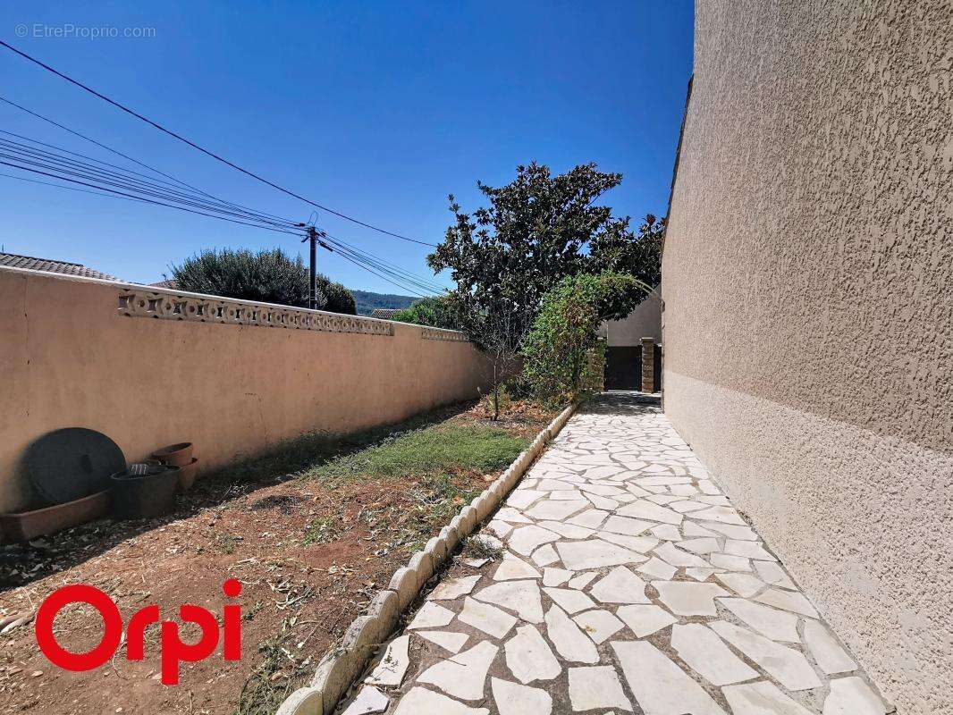 Maison À Vendre - 3 chambres - jardin - garage - photo 13
