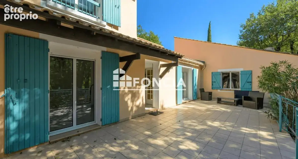 Rochefort-du-Gard — Spacieuse maison de caractère de 202 m² avec terrain arboré et piscine - photo 2