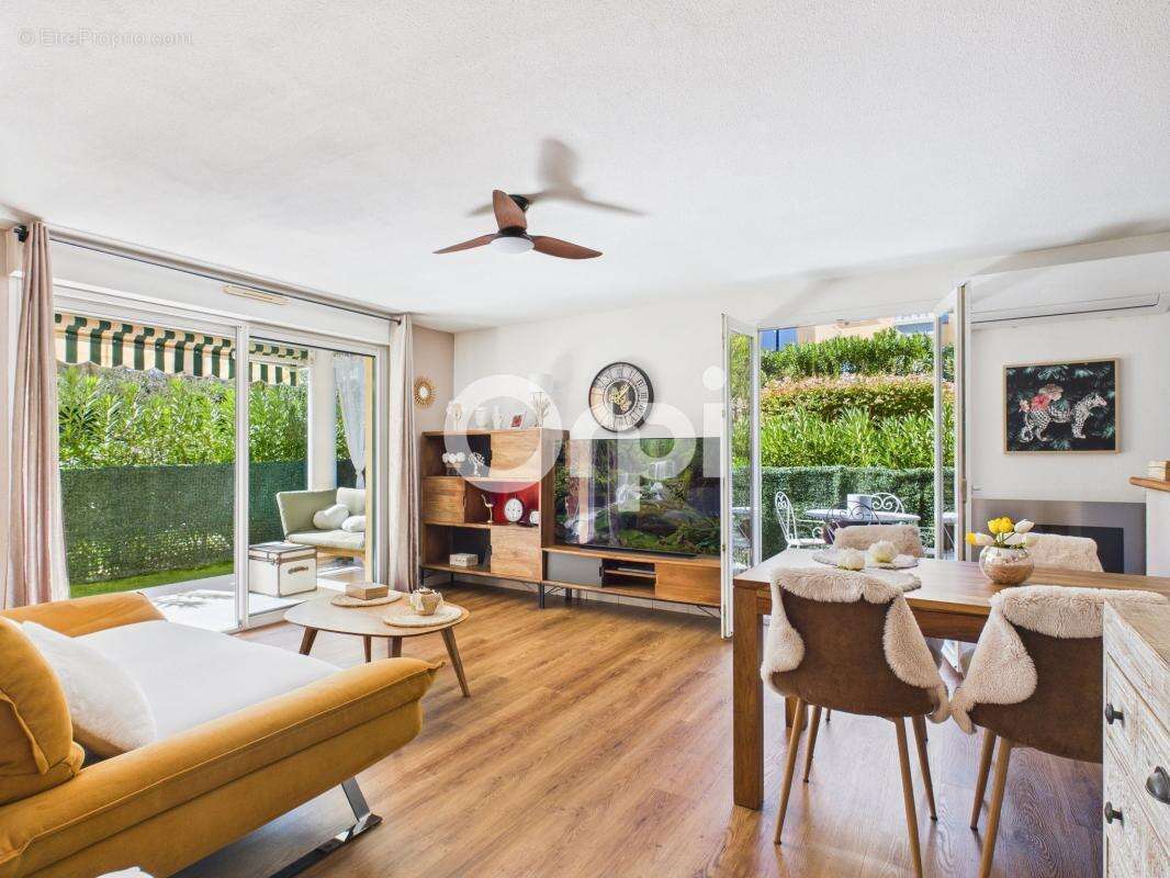 Appartement à MANDELIEU-LA-NAPOULE