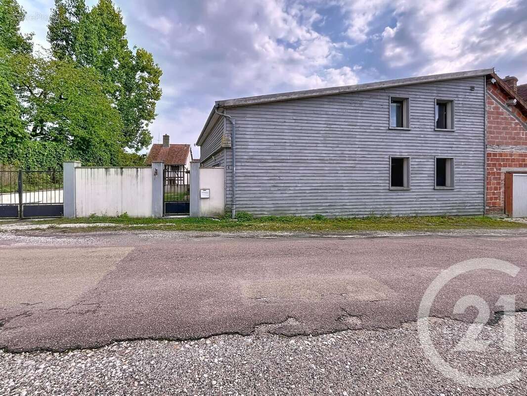 Maison à MONTIERAMEY