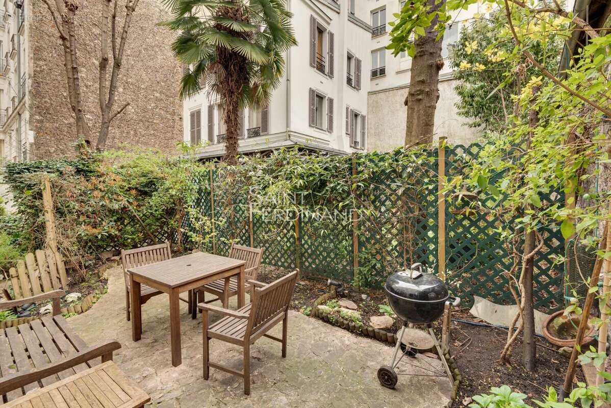 Appartement à PARIS-17E