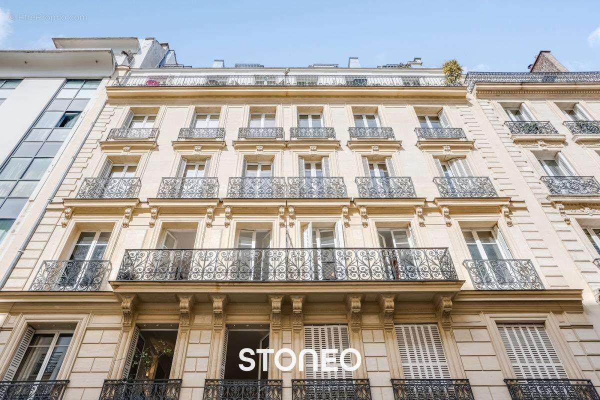 Appartement à PARIS-8E