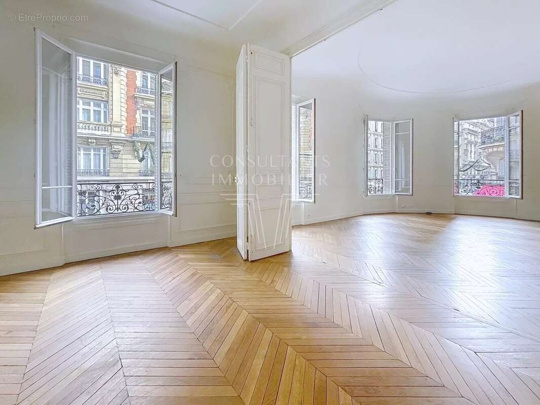 Appartement à PARIS-17E