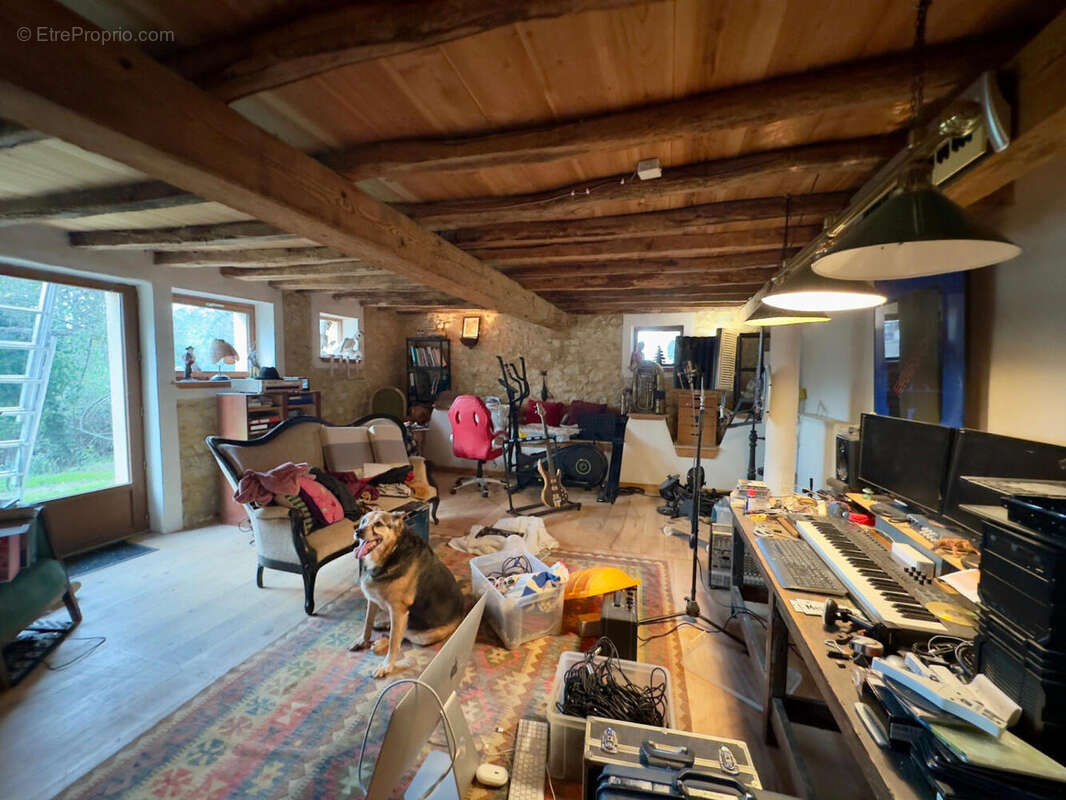 studio - Maison à VIC-FEZENSAC