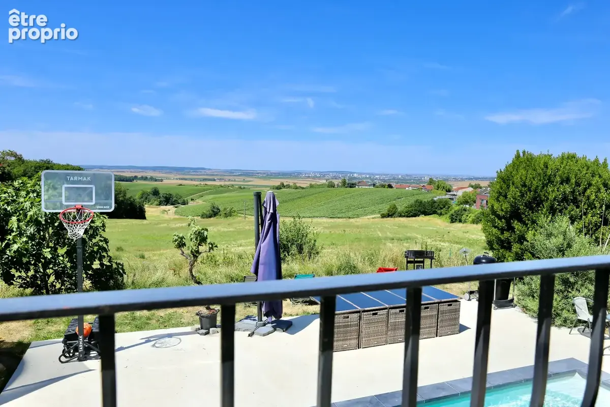 Maison à vendre à VILLERS ALLERAND (51), une maison principale sur deux niveaux, un logement indépendant, une piscine extérieure - photo 11