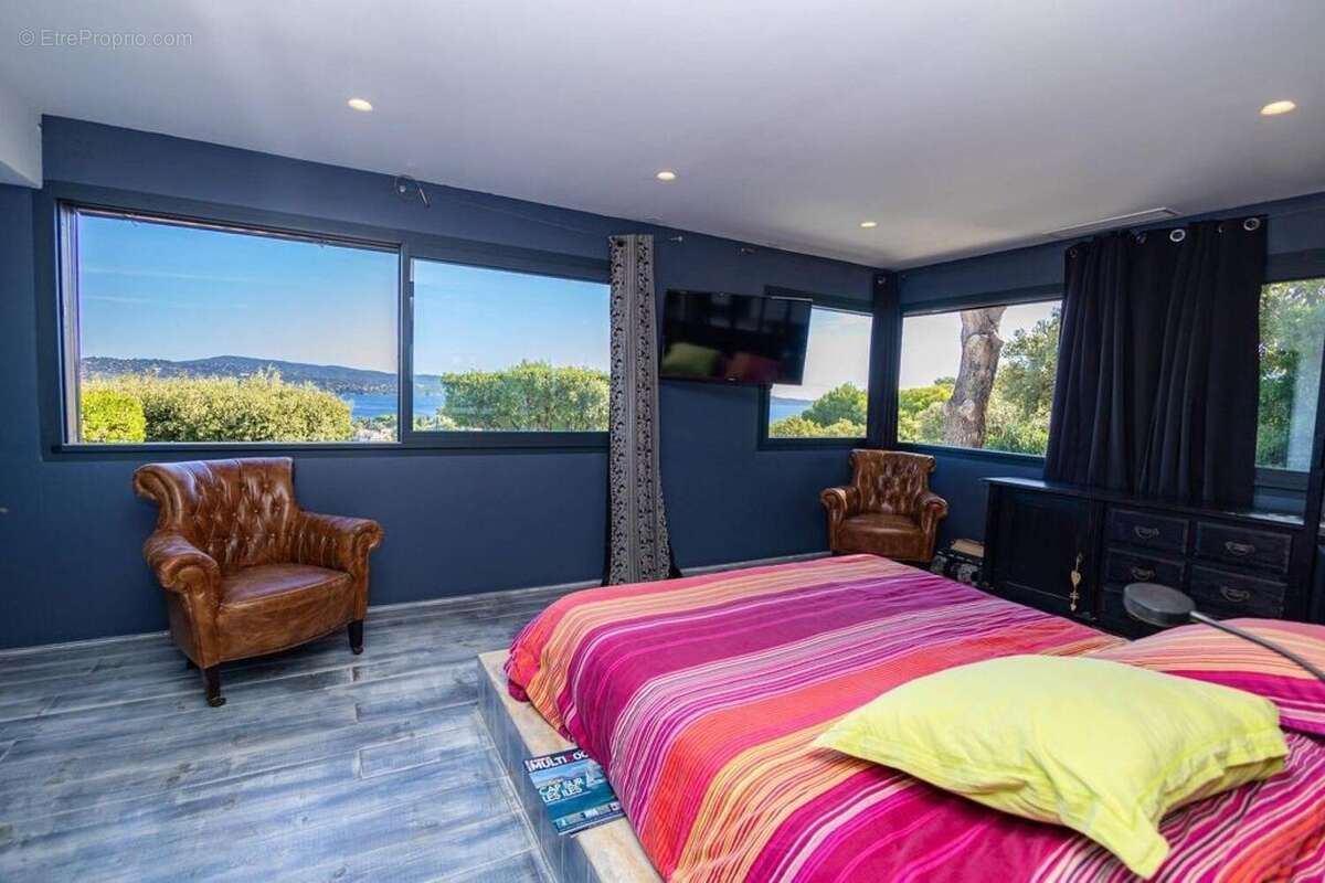 Maison 318 m² à Cavalaire-Sur-Mer  - photo 8