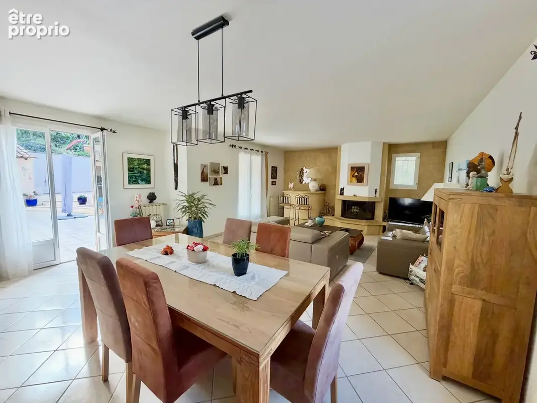 Nîmes Camplanier, belle villa T5 avec piscine sur terrain de 2100 m2 avec dépendance et mazet. - photo 5