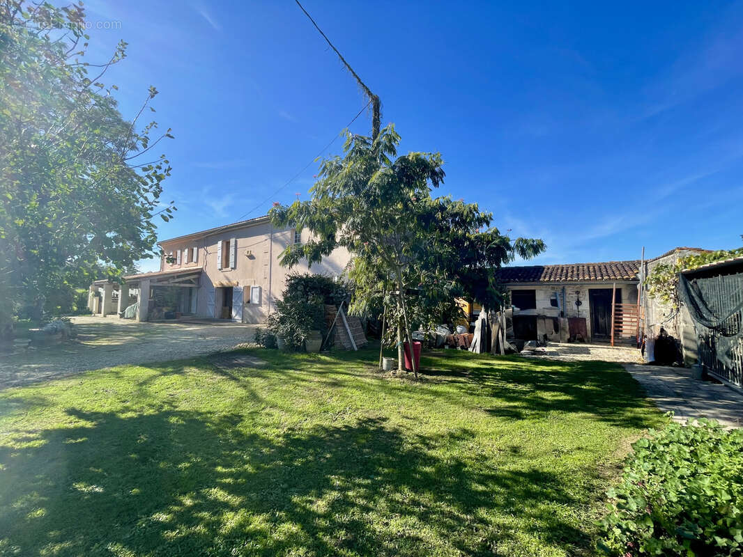 Maison à LES NOUILLERS