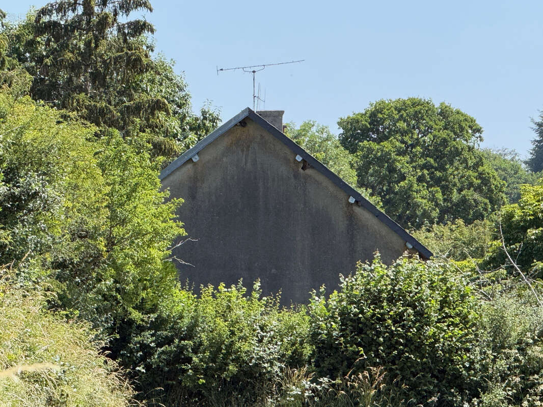 Maison à SAINT-JULIEN-LA-GENESTE