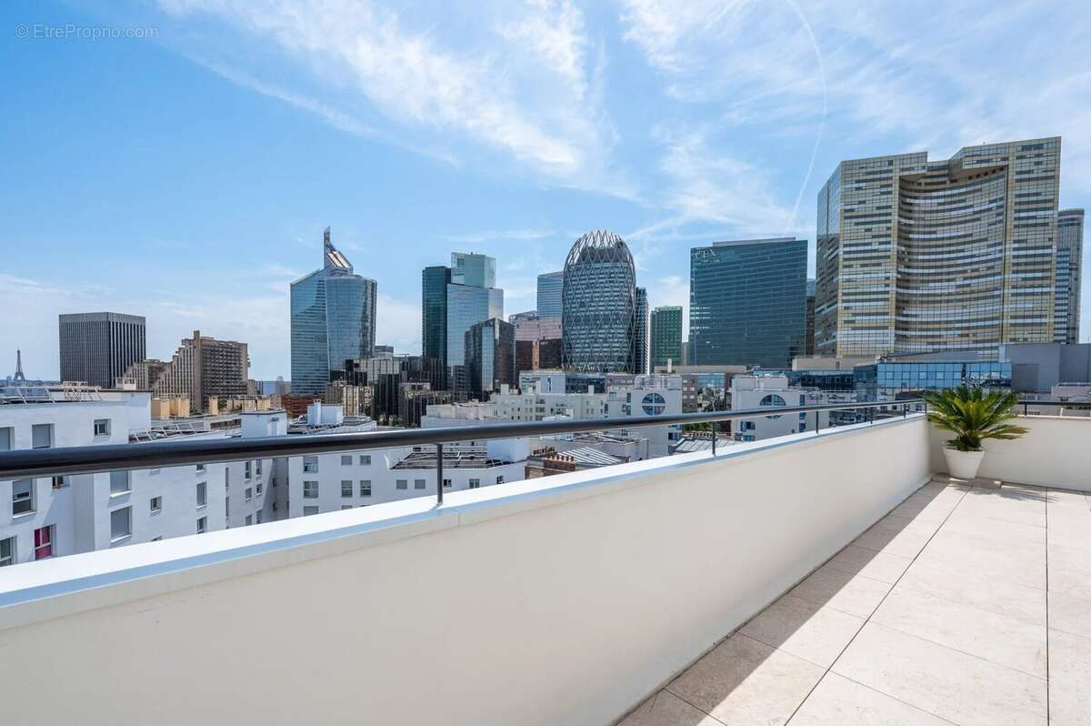 Appartement à COURBEVOIE