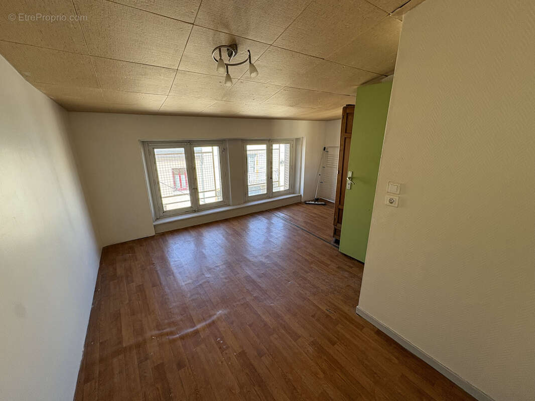Appartement à VIC-LE-COMTE