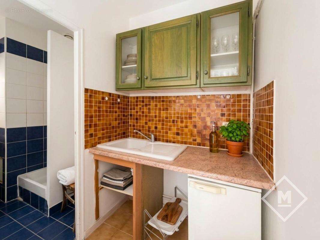 Appartement à MARSEILLE-5E