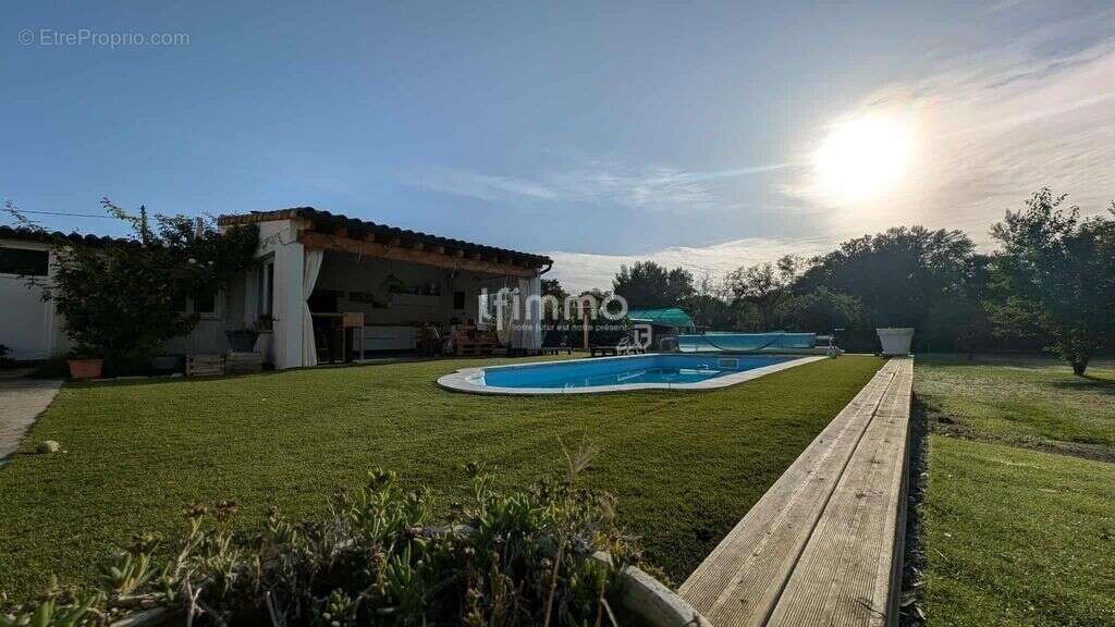 Maison 4 faces rénovée avec grand terrain, piscine et cuisine d' - photo 18