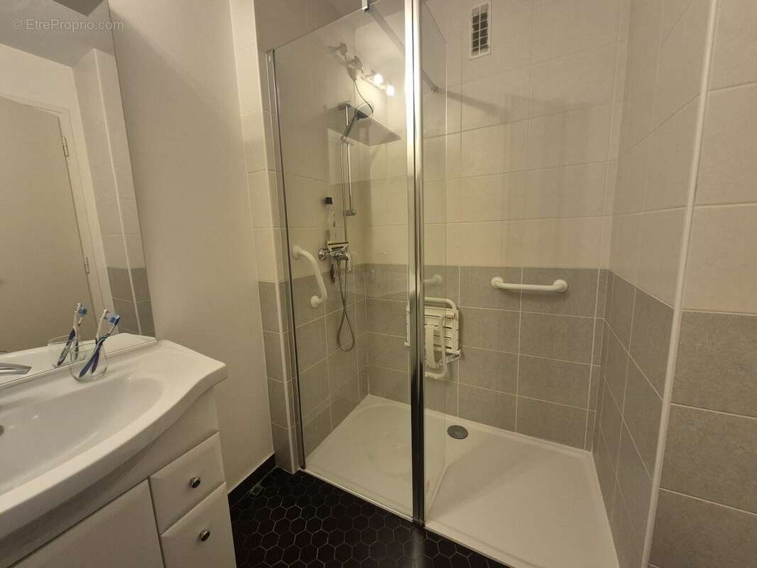 Salle d'eau - Appartement à GRENOBLE