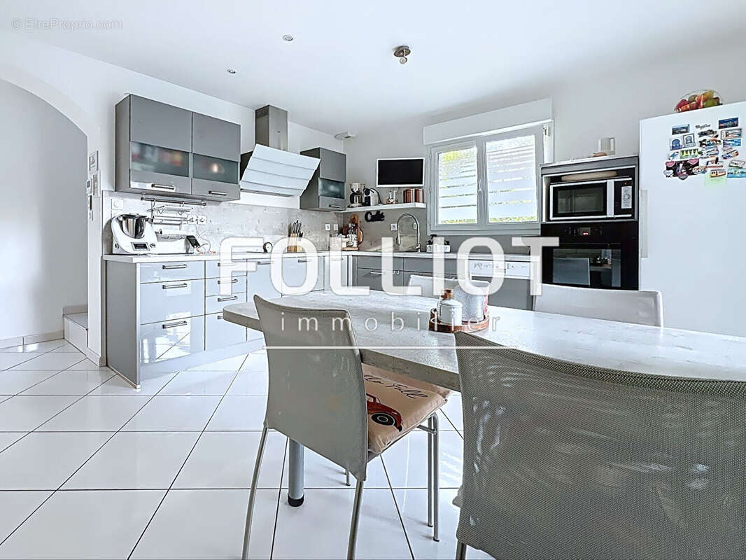 A VENDRE - Maison 8 pièces 162m2 - photo 5