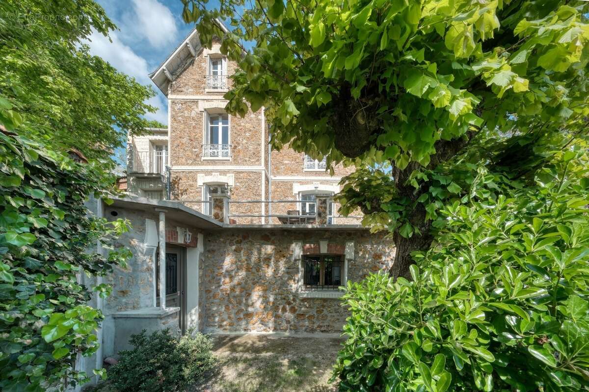 Belle maison meulière 8 pièces à vendre à JUVISY SUR ORGE (Essonne) à 20 km de Paris dans un quartier prisé ! - photo 23