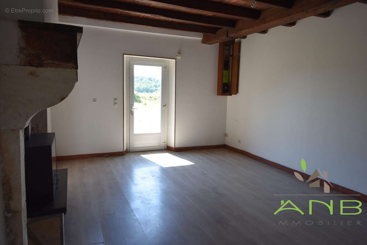 Maison à BUSSIERE-BADIL