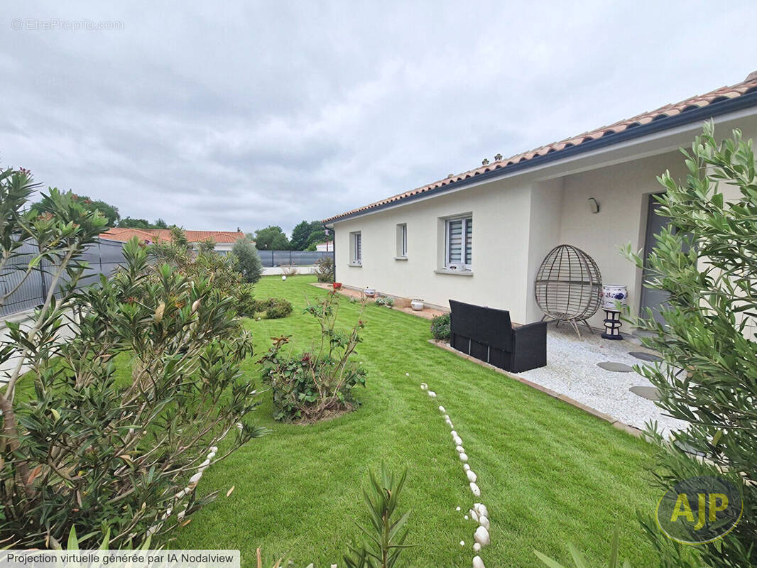 Maison à PARENTIS-EN-BORN