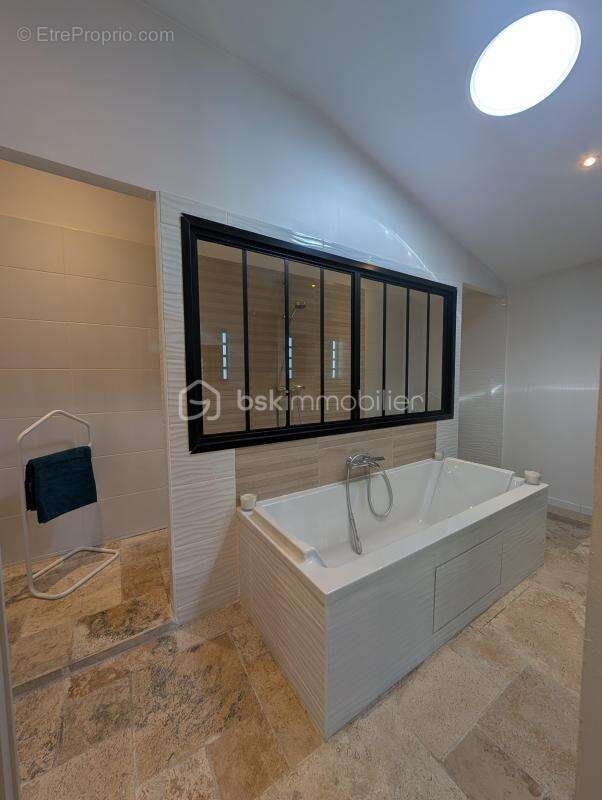MAISON RENOVEE « ESPRIT LOFT » de 302m2 - 4 CH dont 1 suite parentale - photo 10