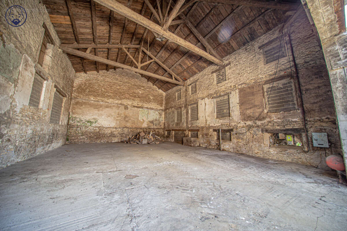 Spacieuse maison avec dépendance et pâture - photo 17