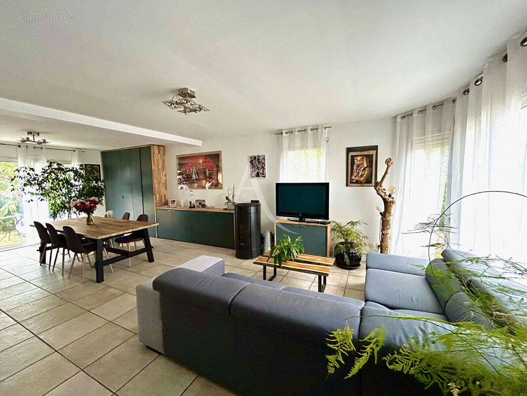 Maison à BOUGUENAIS