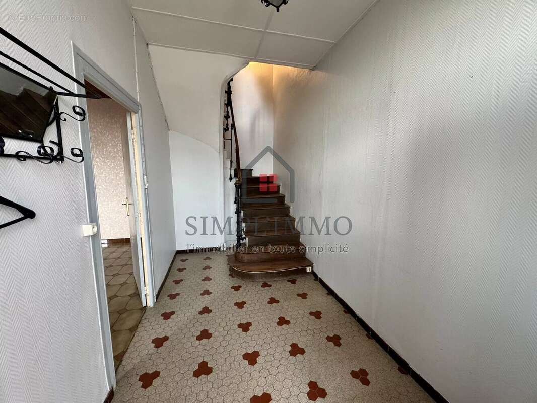 Maison T5 + garages SAINT-AGNANT - photo 3