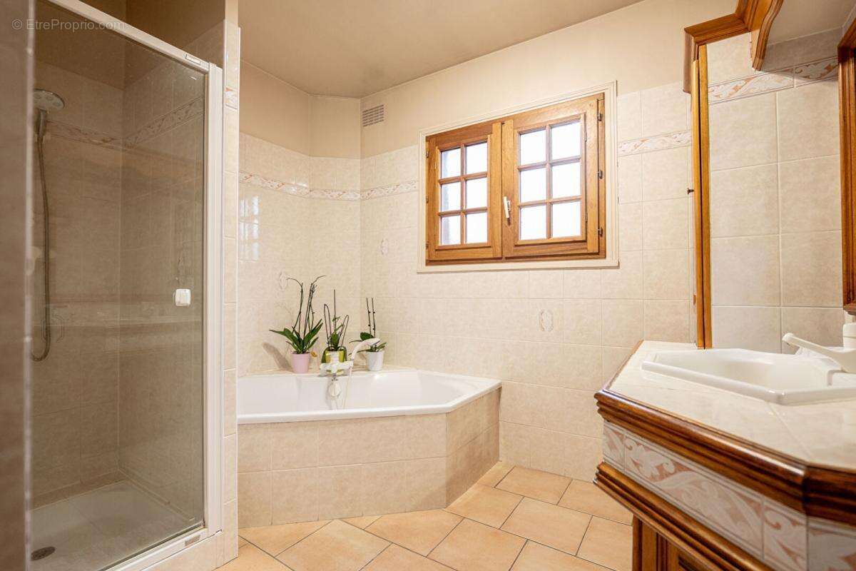 Lieux uniques ® x propriétés privées propose tres belle maison contemporaine de 195 m² - cellettes - photo 15