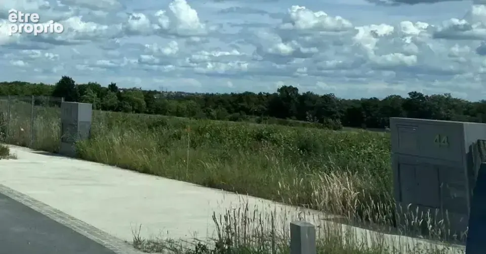 Terrain à BRUYERES-LE-CHATEL