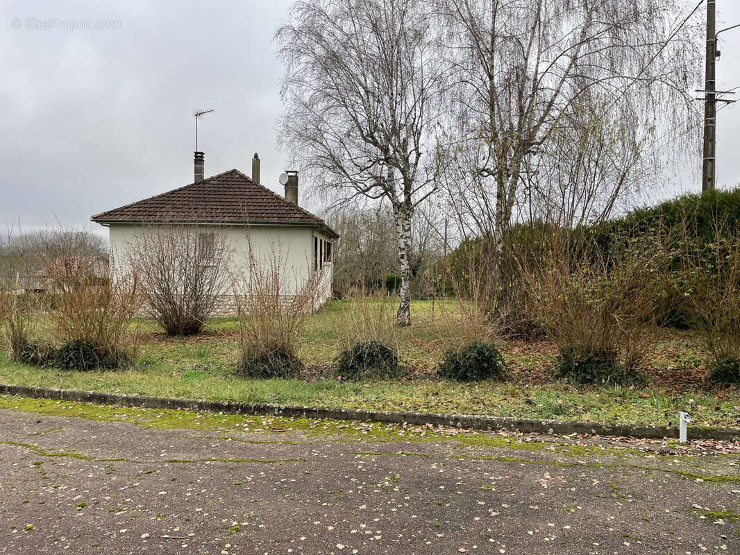 Maison à NEUVY-SUR-LOIRE