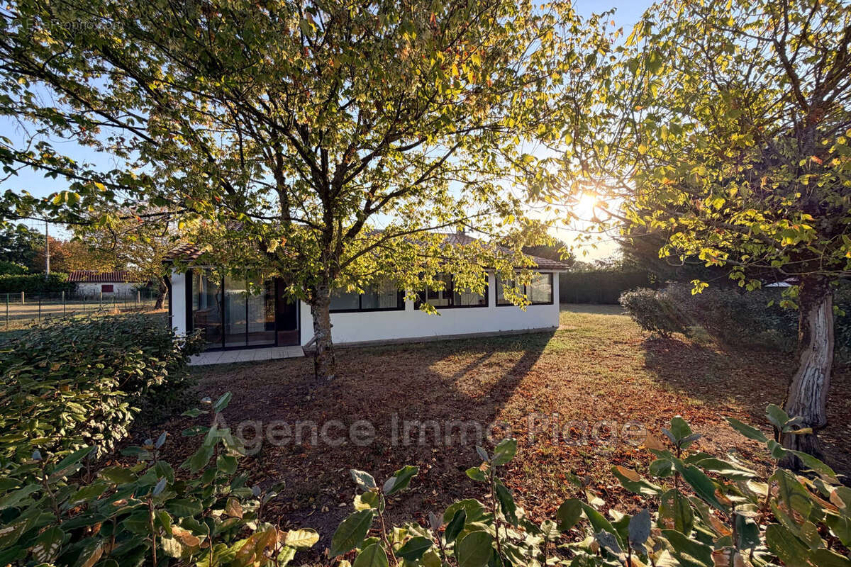 Maison 70 m² à Jau-Dignac-Et-Loirac  - photo 4
