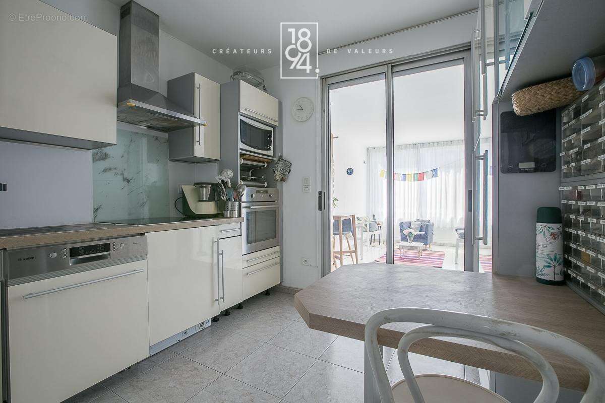 Appartement à MARSEILLE-2E