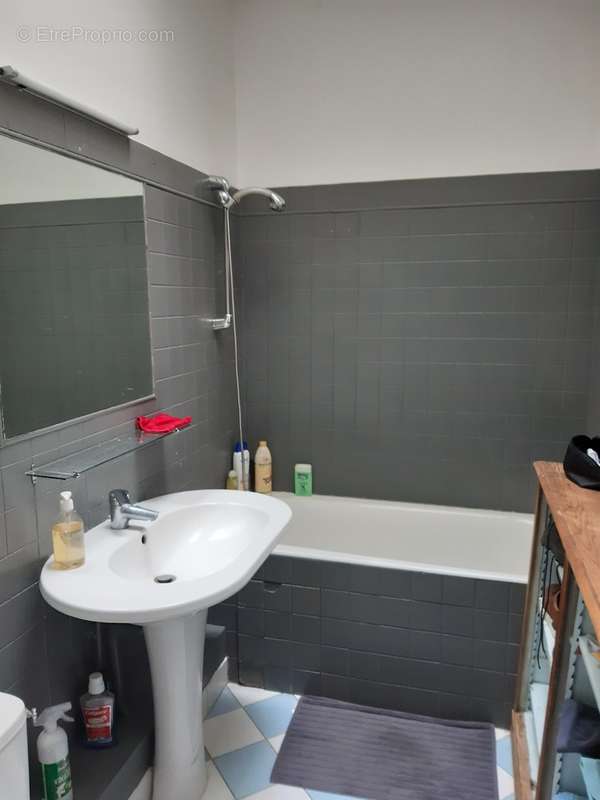 SALLE DE BAINS - 1er étage - Terrain à AUBERVILLIERS