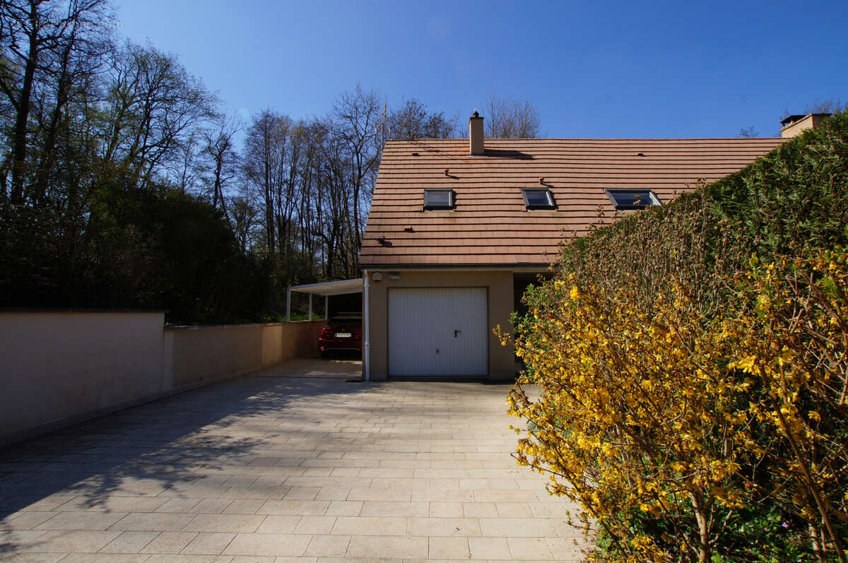 Maison à BURES-SUR-YVETTE