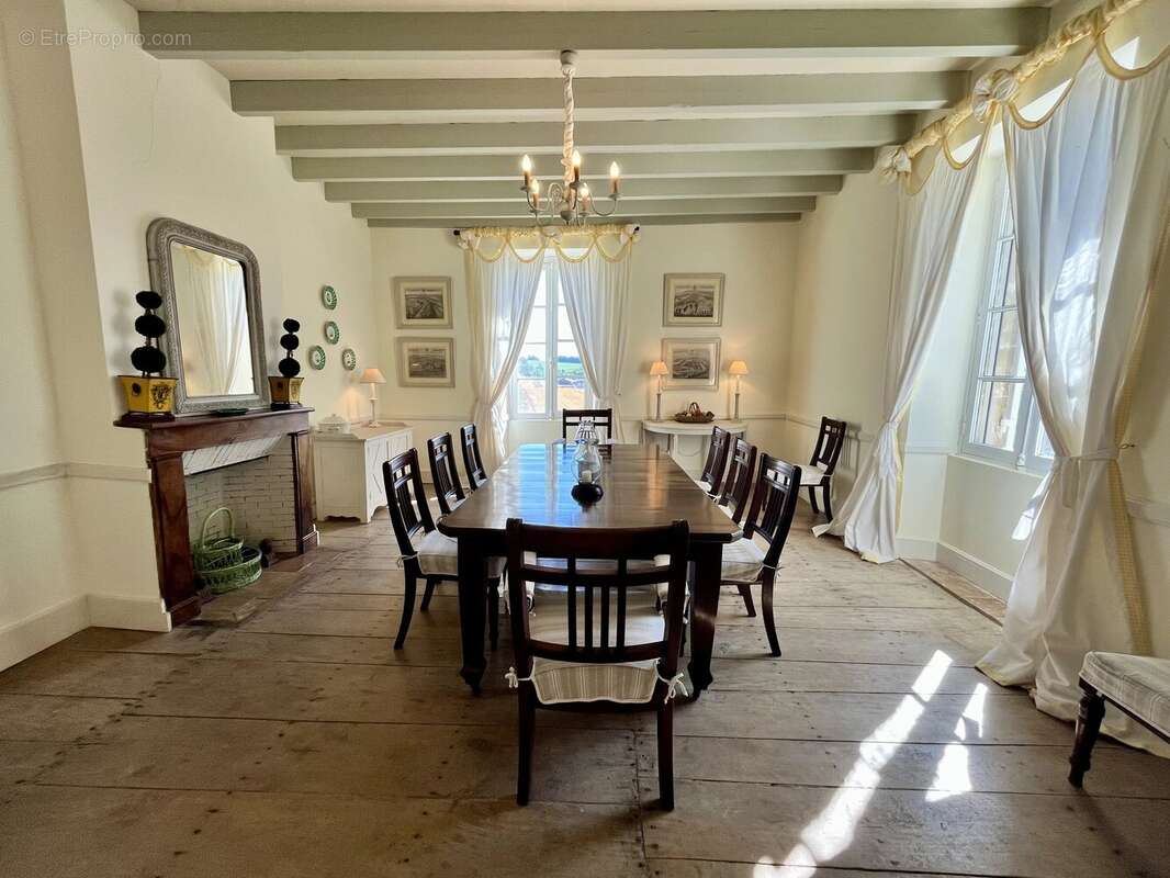 Élégant Manoir avec Chambres en Tour, Dépendance et Piscine - photo 3