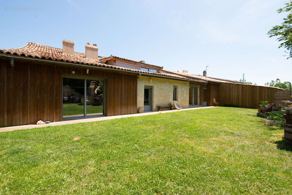 Maison à SAINT-CAPRAIS-DE-BORDEAUX