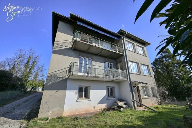 Appartement à CHARBONNIERES-LES-BAINS