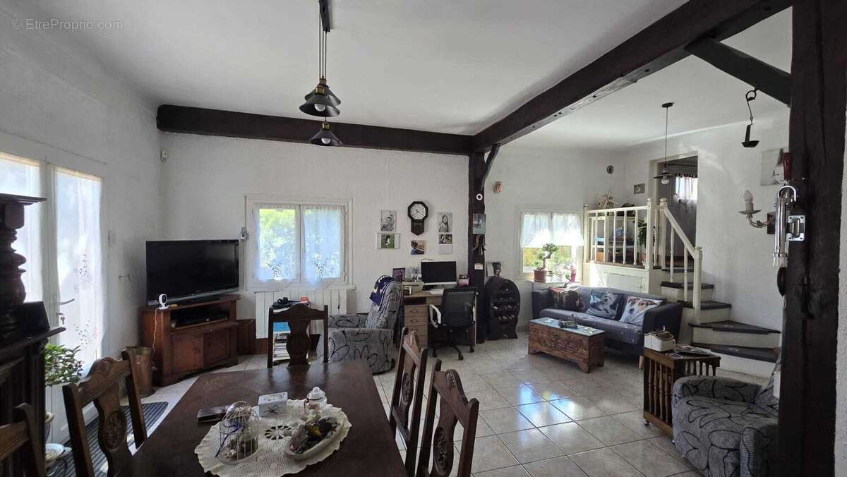 Maison à LE CASTELLET