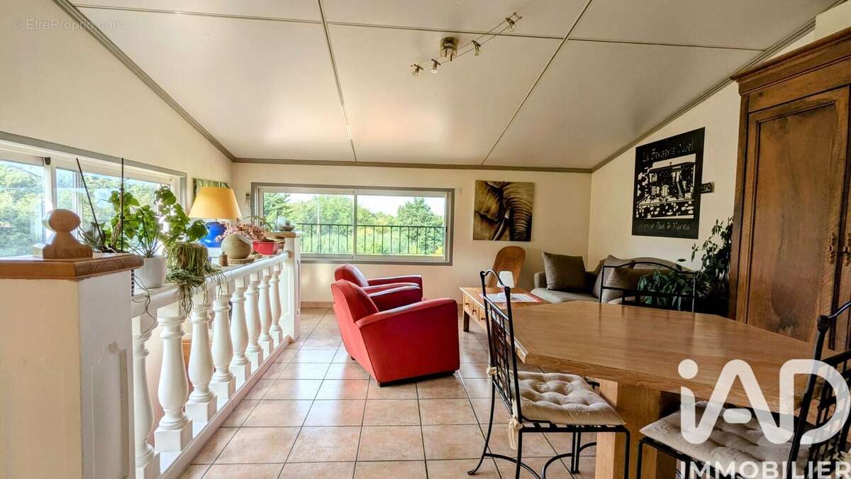Maison 191 m² à Loriol-Du-Comtat  - photo 8