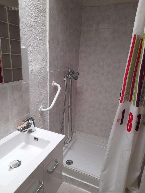 Appartement à GREOUX-LES-BAINS