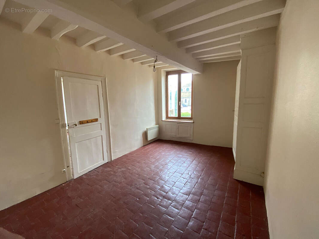 Maison à AILLANT-SUR-THOLON